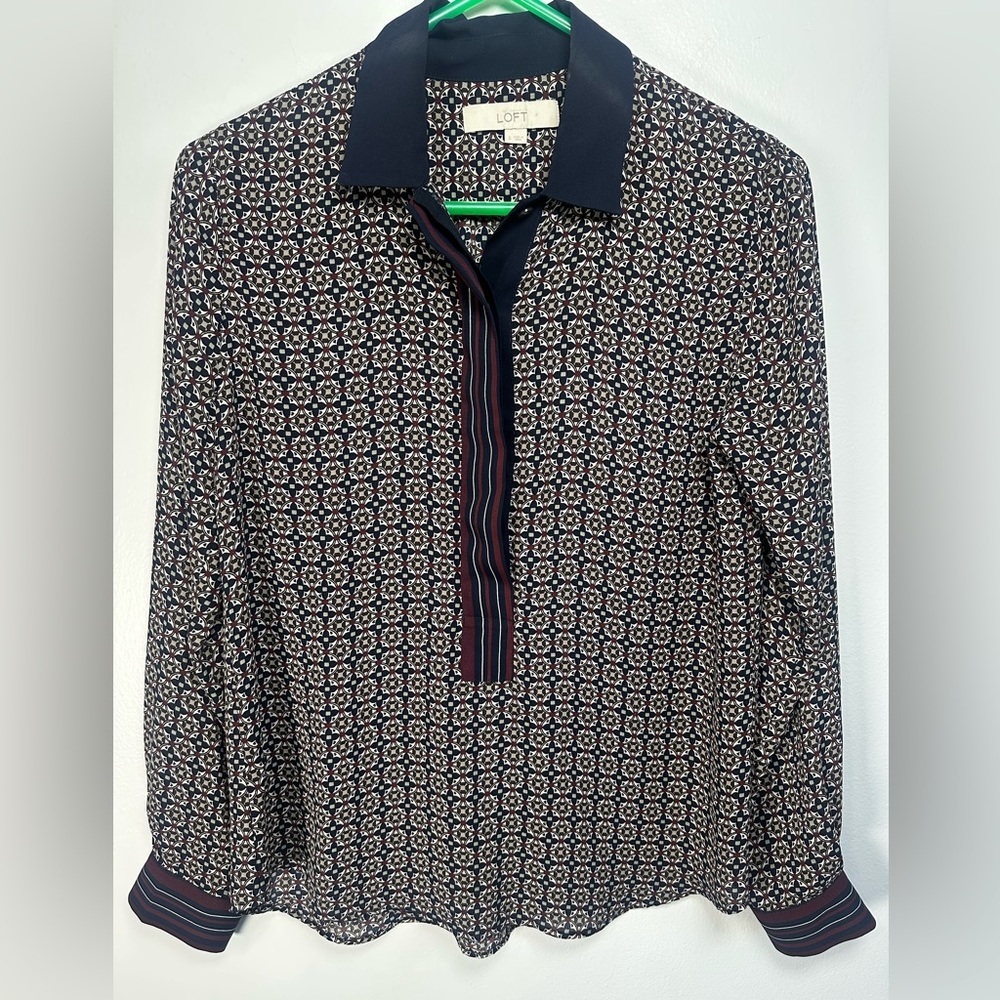 LOFT Geometric Navy, white, and Burgundy Blouse Retro print size Small.